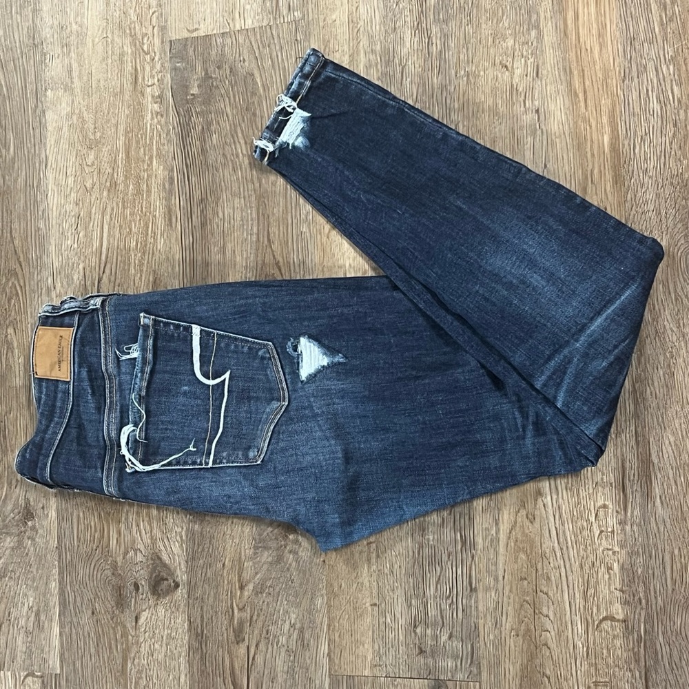 Size 8 American Eagle distressed hi-rise jeggings